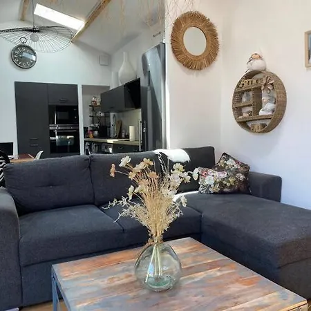 Holiday home Charmante Maison De En Pierre Idealement Situee *